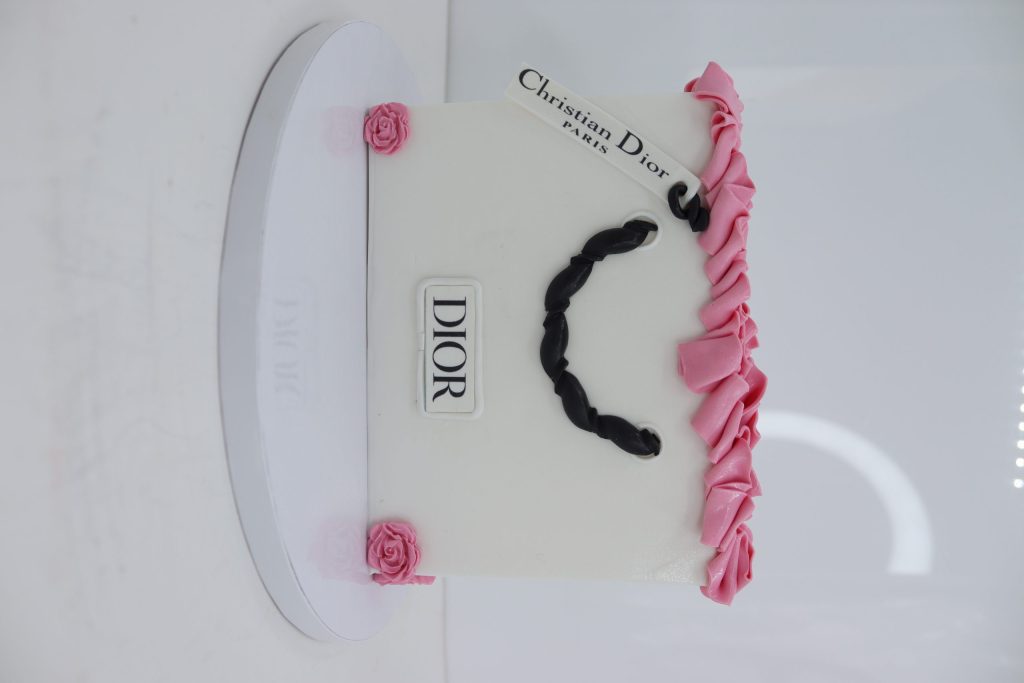 DIOR Cake 2Kg - Image 2
