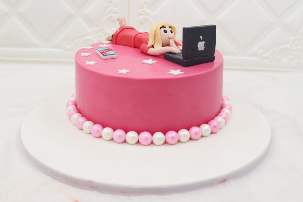 Pink Cake Working Girl - Image 4
