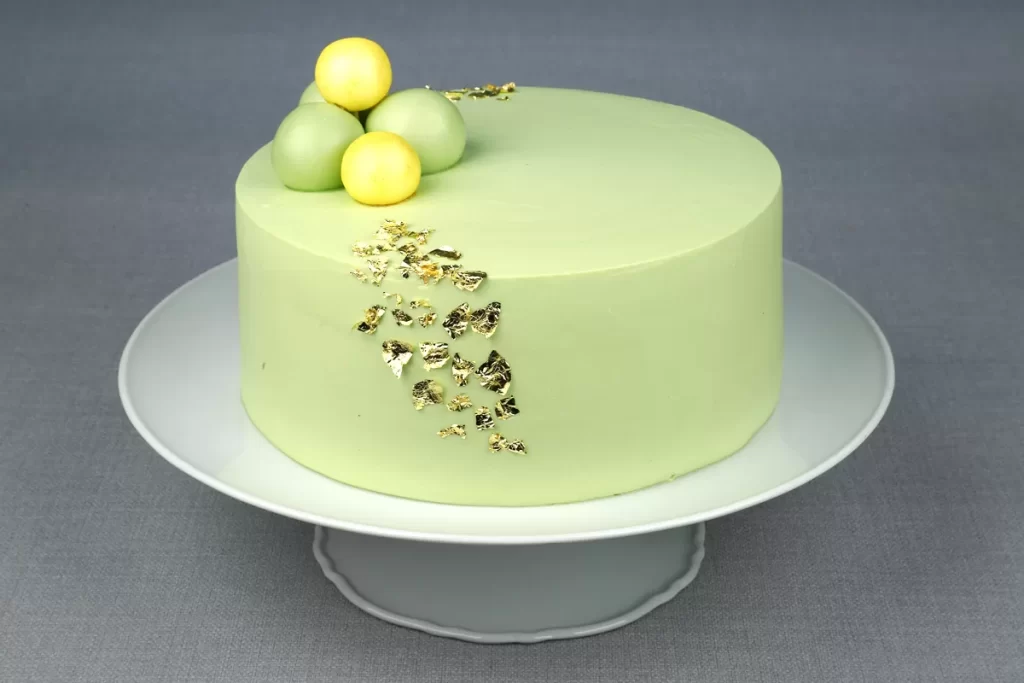 Pastel Gold Cakes - Image 2