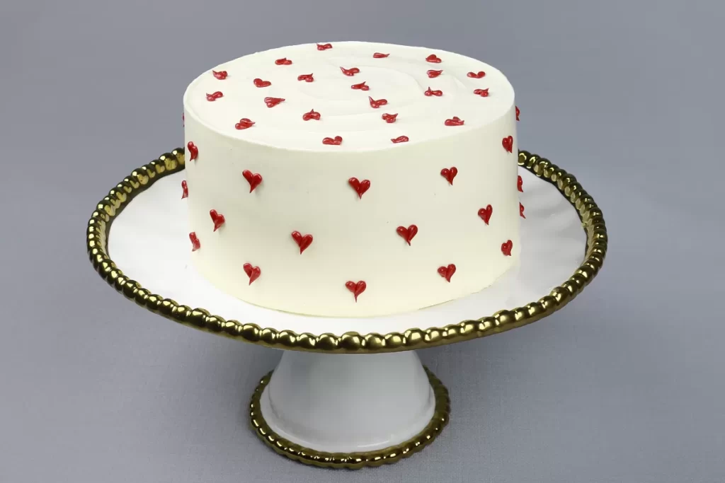Red Heart Cake - Image 2