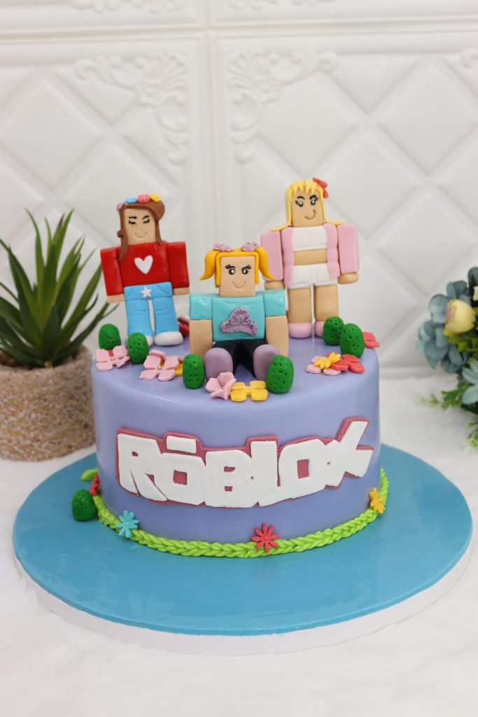 ROBLOX Celebration Cake - Image 4