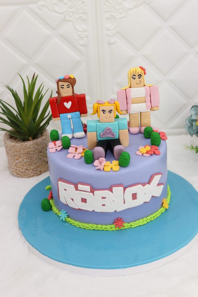 ROBLOX Celebration Cake - Image 3