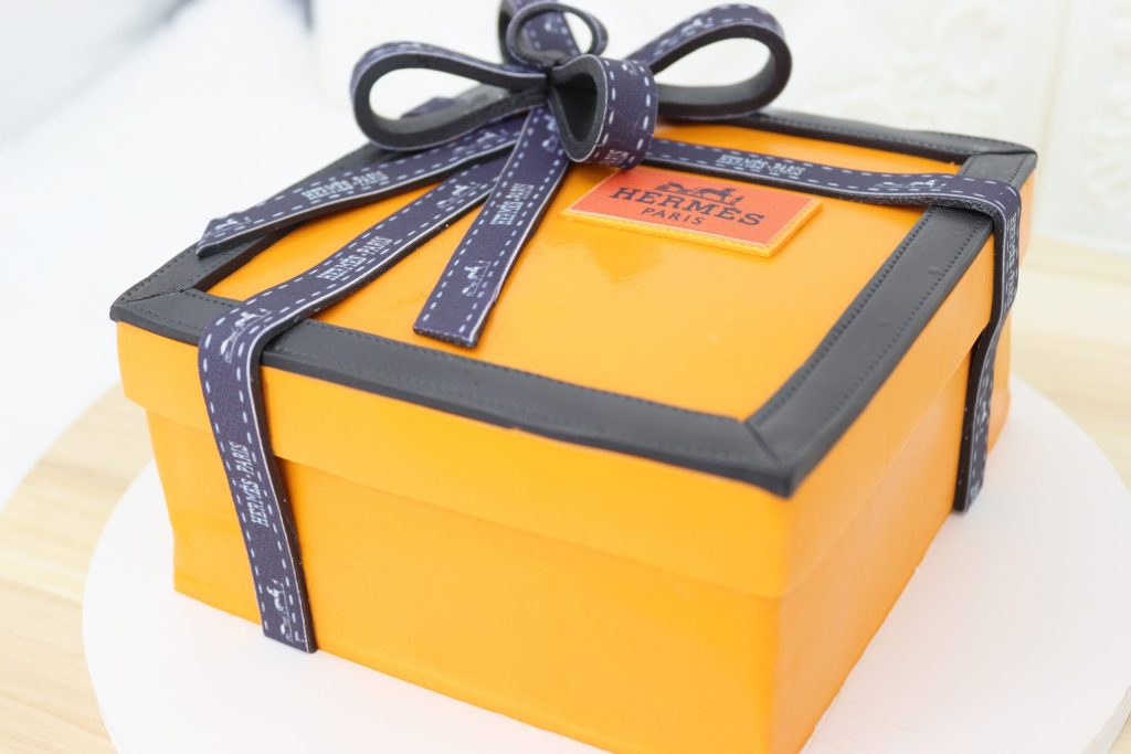 Celebration Hermes Cake - Image 6